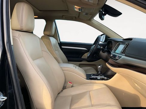 Used 2018 Toyota Highlander XLE image 14