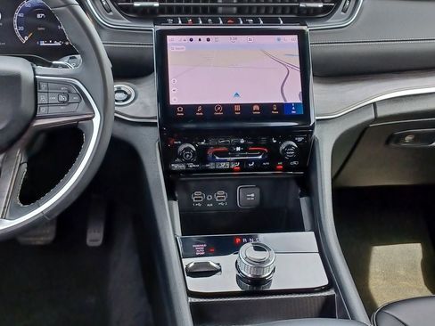 Used 2024 Jeep Grand Cherokee Limited w/ Black Appearance Package AWD/4WD image 29