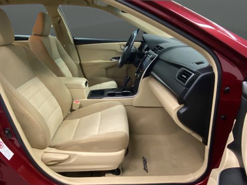 Used 2016 Toyota Camry LE FWD image 23