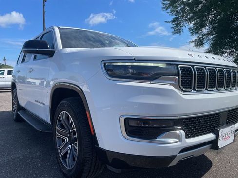 Used 2024 Jeep Wagoneer Series II w/ Flexible Seating Group AWD/4WD image 9