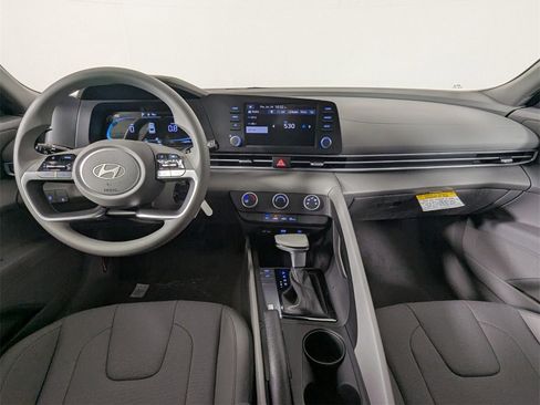 New 2025 Hyundai Elantra SE image 15