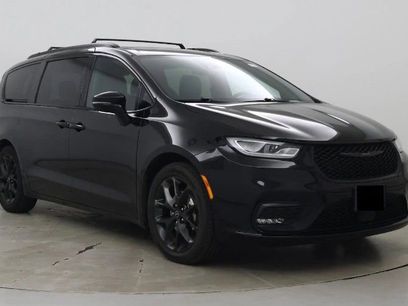 Used 2025 Chrysler Pacifica Limited