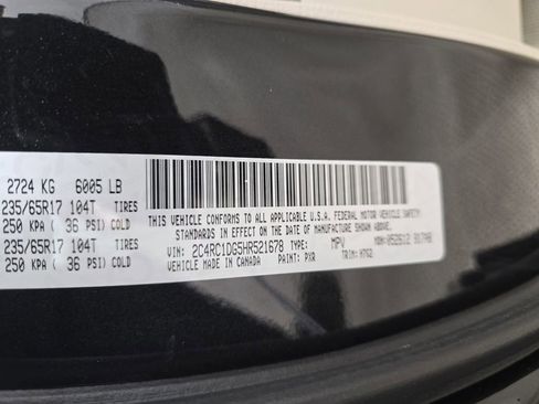 Used 2017 Chrysler Pacifica Touring w/ Tire & Wheel Group FWD image 34