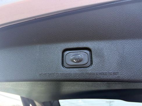 Used 2017 Ford Explorer XLT w/ Equipment Group 202A image 5