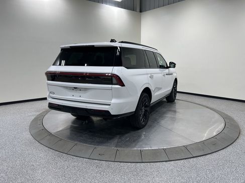 New 2026 Lincoln Navigator Reserve w/ Jet Appearance Package AWD/4WD image 5