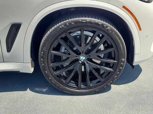 Used 2022 BMW X5 sDrive40i w/ M Sport Package RWD image 4