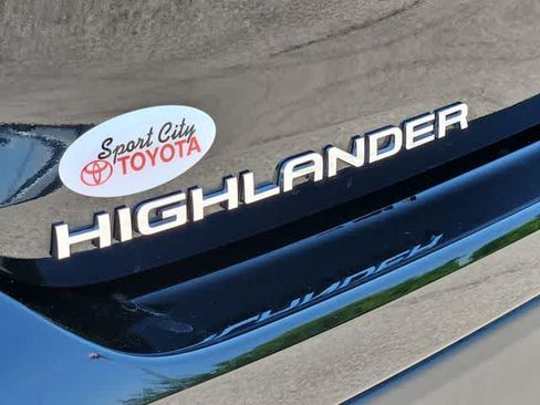 Certified 2026 Toyota Highlander XLE AWD/4WD image 11