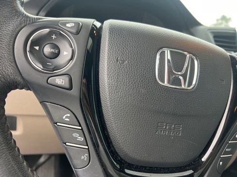 Certified 2017 Honda Pilot Touring image 24