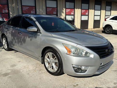 Used 2015 Nissan Altima 2.5 SV w/ Convenience Package FWD image 7