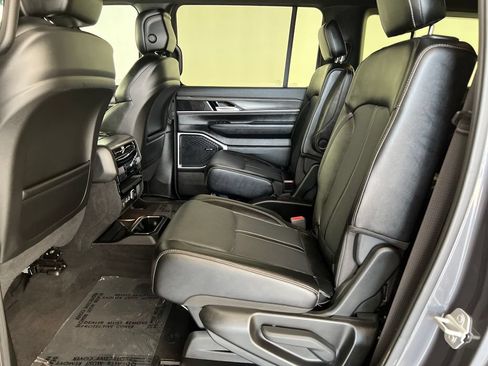 Used 2024 Jeep Wagoneer L Series III w/ Flexible Seating Group AWD/4WD image 26