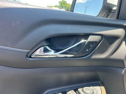 Used 2022 GMC Acadia SLE w/ Driver Convenience Package FWD image 12
