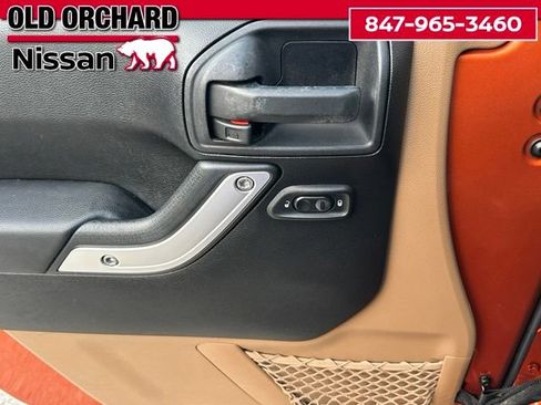 Used 2011 Jeep Wrangler Unlimited Sahara w/ Connectivity Group AWD/4WD image 10
