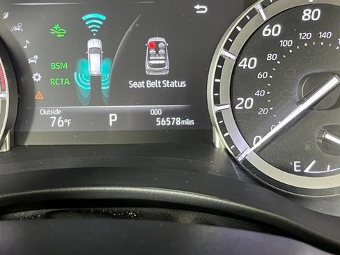 Used 2022 Toyota Highlander XLE AWD/4WD image 24
