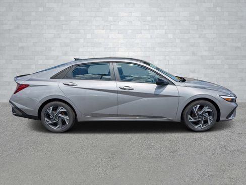 New 2025 Hyundai Elantra Sport image 4