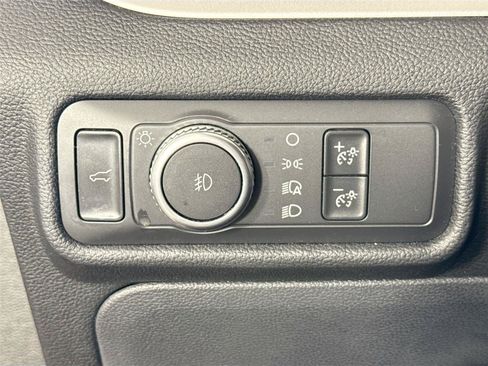 Used 2021 Ford Explorer XLT w/ Equipment Group 202A RWD image 14