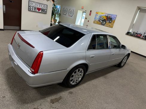 Used 2009 Cadillac DTS w/ Trunk Convenience Package FWD image 15