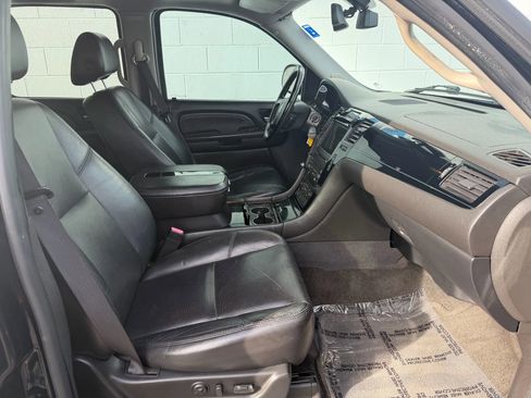 Used 2007 Cadillac Escalade AWD w/ Information Package image 13