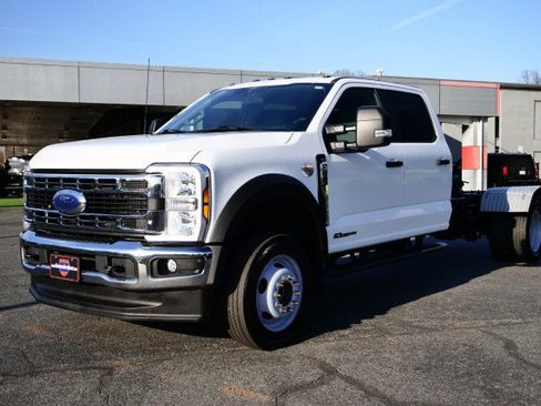 Used 2024 Ford F550 XL DRW 4X4 / V8 Diesel / Paylo image 6