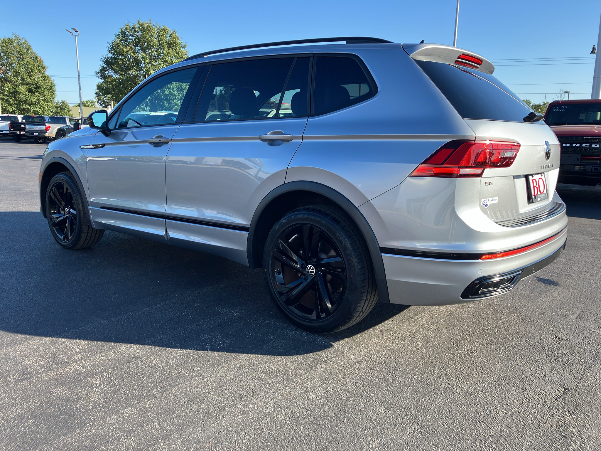 Used 2023 Volkswagen Tiguan SE R-Line FWD image 4