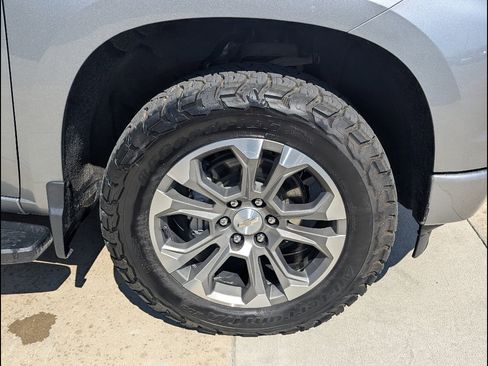 Used 2022 Chevrolet Silverado 1500 High Country w/ Technology Package image 17