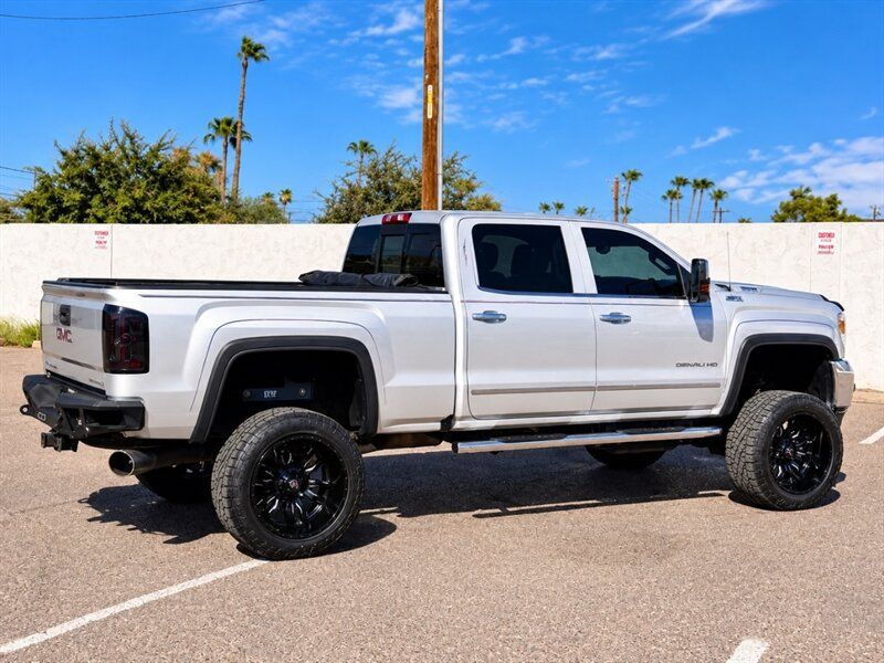 Used 2018 GMC Sierra 2500 SLT w/ Duramax Plus Package AWD/4WD image 4