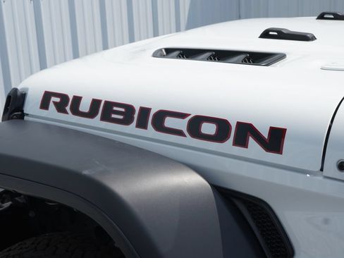 Used 2025 Jeep Wrangler Unlimited Rubicon AWD/4WD image 8