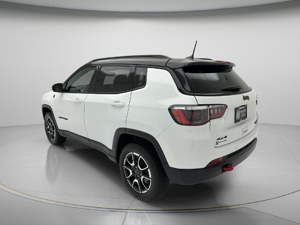 Used 2025 Jeep Compass Trailhawk AWD/4WD image 4