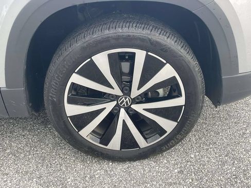Certified 2023 Volkswagen Taos SE FWD image 10