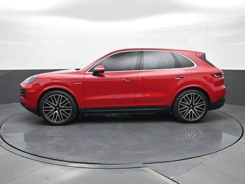 Certified 2026 Porsche Cayenne S AWD/4WD image 2