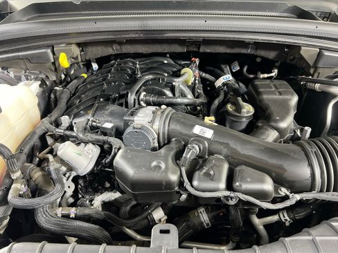 Used 2023 Jeep Grand Cherokee Laredo w/ Luxury Tech Group I AWD/4WD image 28