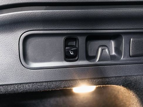 Certified 2026 Mercedes-Benz GLC 300 4MATIC image 28