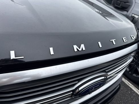 Used 2022 Ford F150 Limited image 3