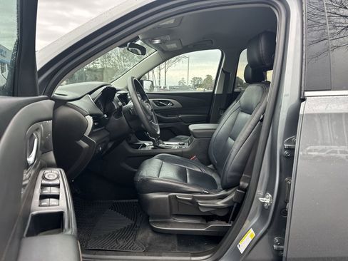 Used 2021 Chevrolet Traverse LS image 16