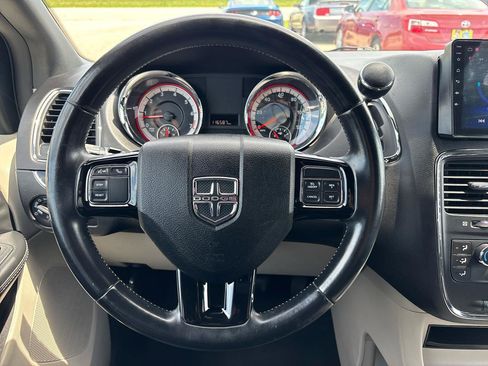 Used 2018 Dodge Grand Caravan SXT FWD image 14