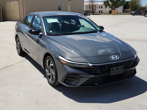 New 2025 Hyundai Elantra Sport FWD image 6