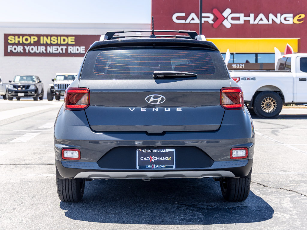 Used 2024 Hyundai Venue Limited FWD image 6