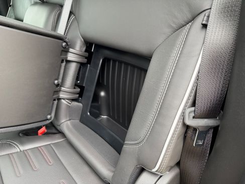 Used 2025 GMC Sierra 2500 AT4X image 25