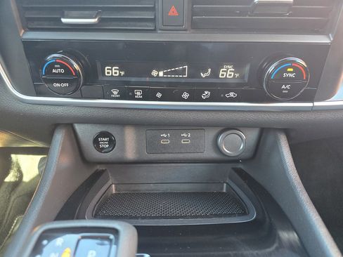 Used 2024 Nissan Rogue SV AWD/4WD image 15