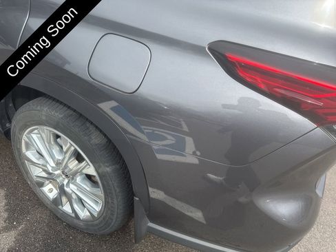 Used 2021 Toyota Highlander Limited image 29