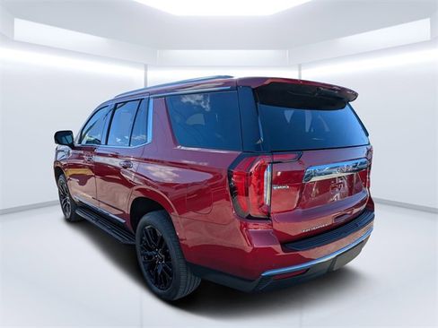 Used 2024 GMC Yukon SLT w/ SLT Luxury Package image 5