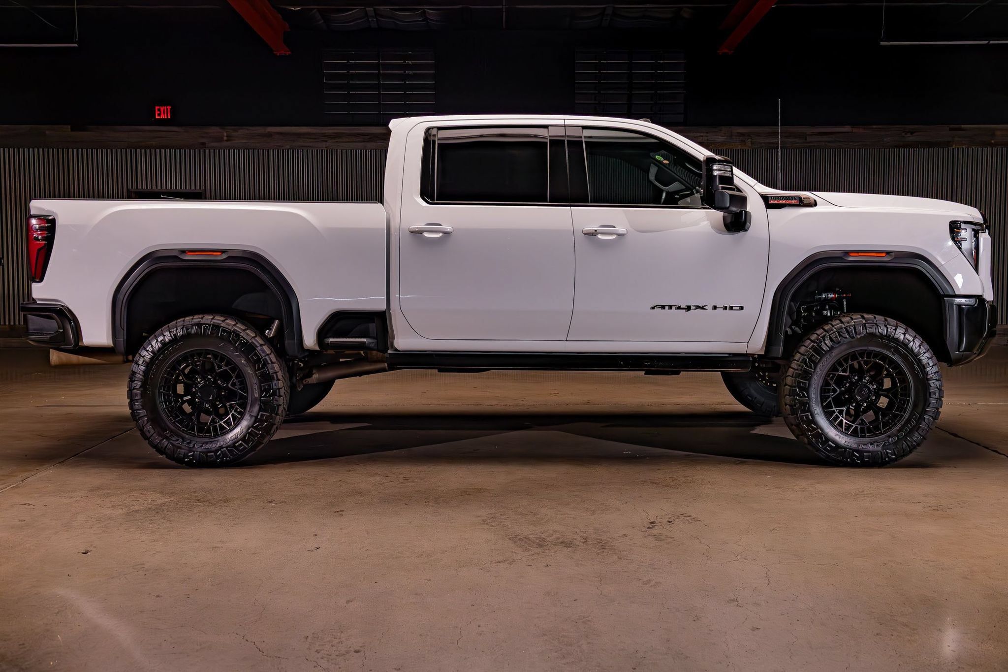 Used 2024 GMC Sierra 2500 AT4X AWD/4WD image 11