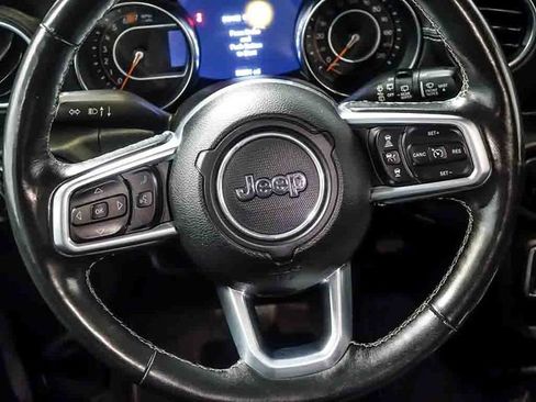 Used 2019 Jeep Wrangler Unlimited Sahara AWD/4WD image 18