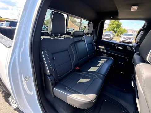 Used 2025 GMC Sierra 2500 AT4X AWD/4WD image 29