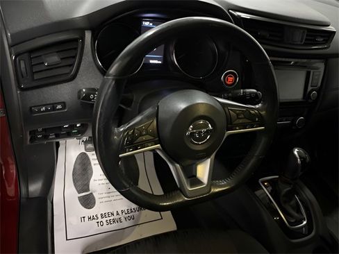 Used 2018 Nissan Rogue SV w/ Premium Package image 17