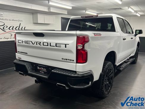 Used 2021 Chevrolet Silverado 1500 Custom Trail Boss w/ LPO, Dark Essentials Package image 11