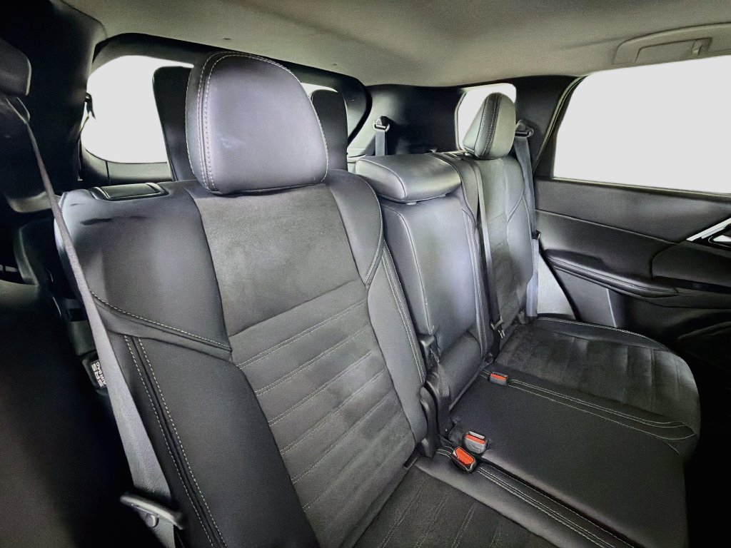 Used 2025 Mitsubishi Outlander SE FWD image 31
