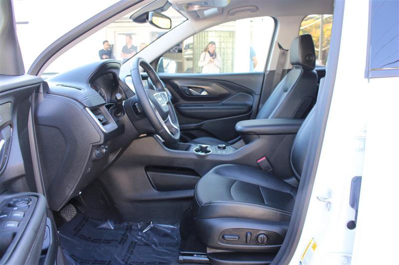 Used 2024 GMC Terrain SLT AWD/4WD image 9