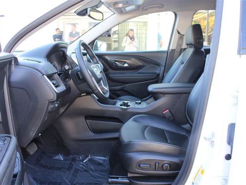 Used 2024 GMC Terrain SLT image 9