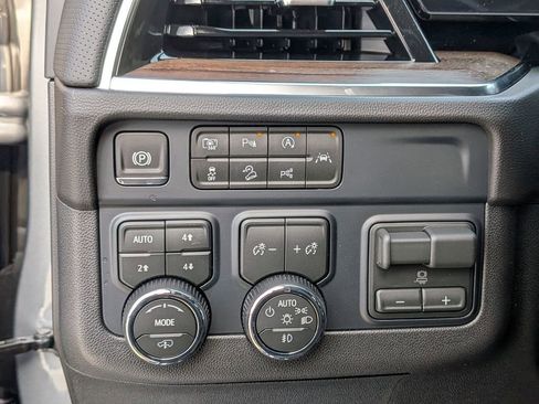 New 2026 Chevrolet Tahoe High Country AWD/4WD image 18