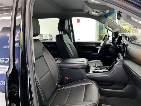 Used 2024 GMC Sierra 3500 Denali AWD/4WD image 11